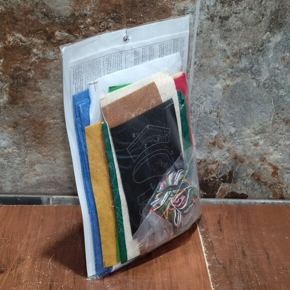 Plaid Bucilla Coolin It Felt Stocking Kit 18" 2008 86105 - Picture 6 of 10